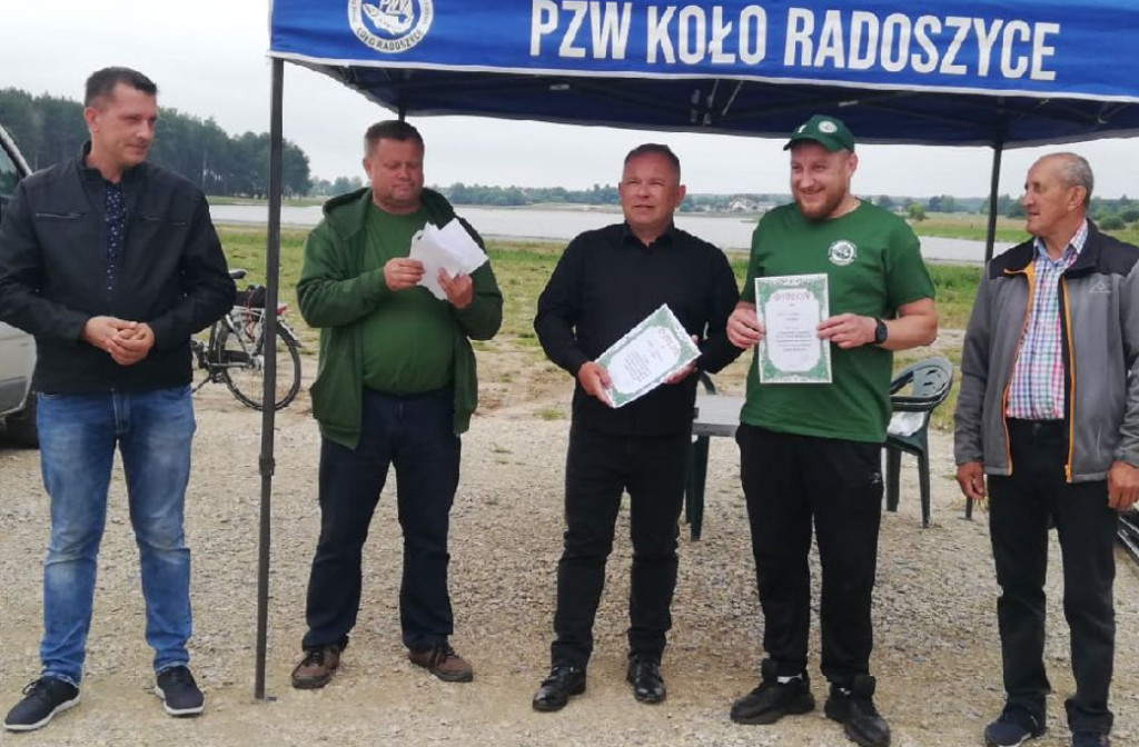 Zawody wędkarskie nad Zalewem `Antoniów` z wysoką frekwencją [zdjęcia]