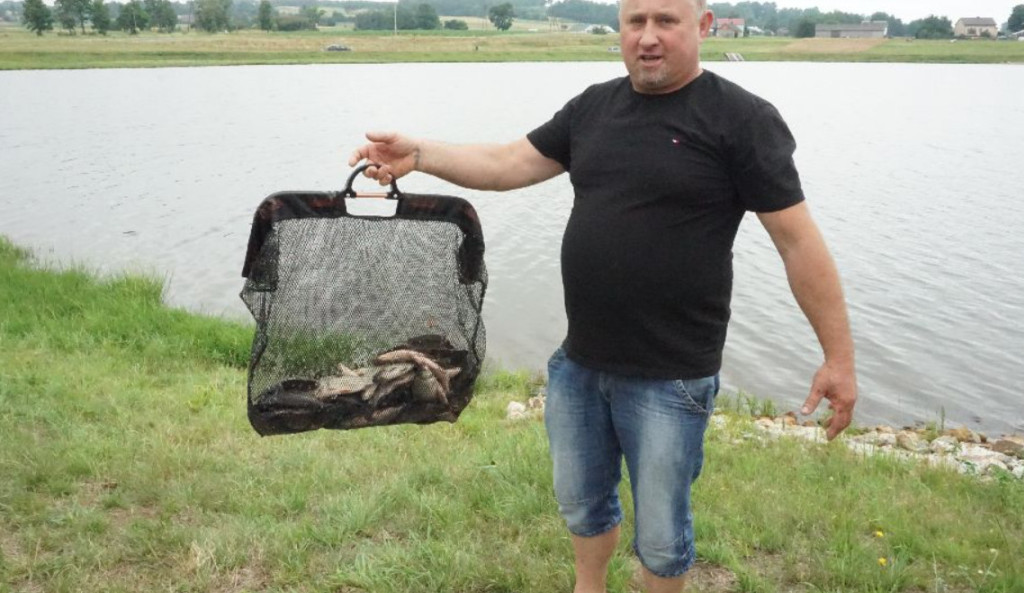 Zawody wędkarskie nad Zalewem `Antoniów` z wysoką frekwencją [zdjęcia]