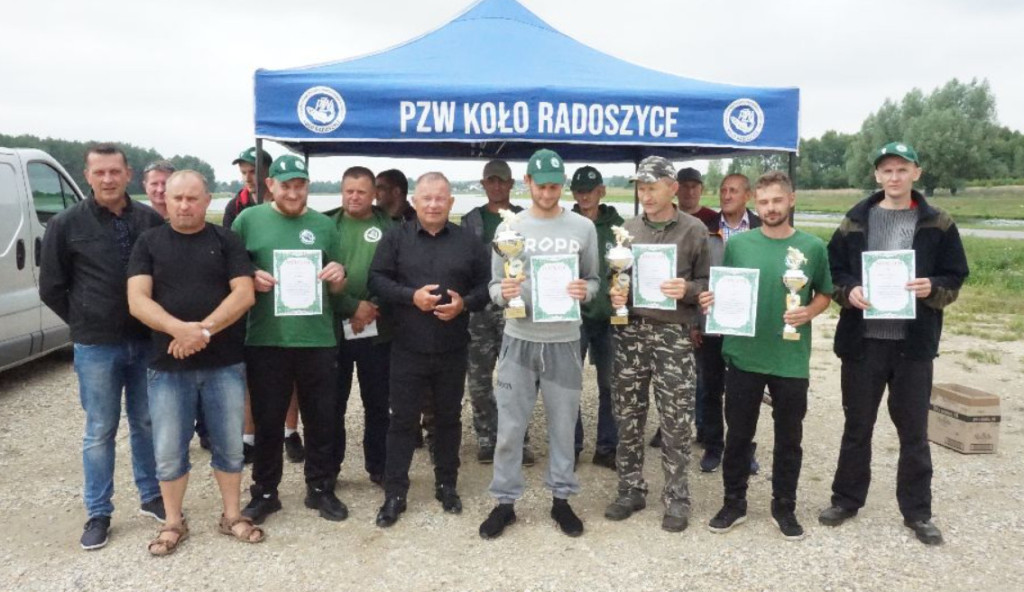 Zawody wędkarskie nad Zalewem `Antoniów` z wysoką frekwencją [zdjęcia]