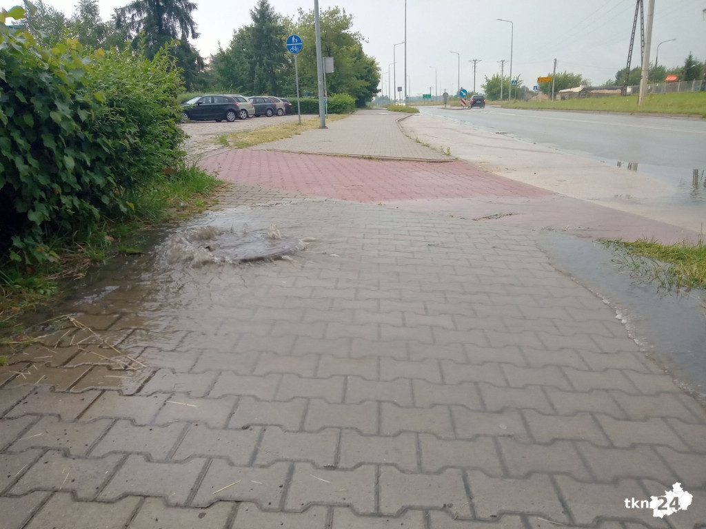 Burza w koneckim. Zalało market!