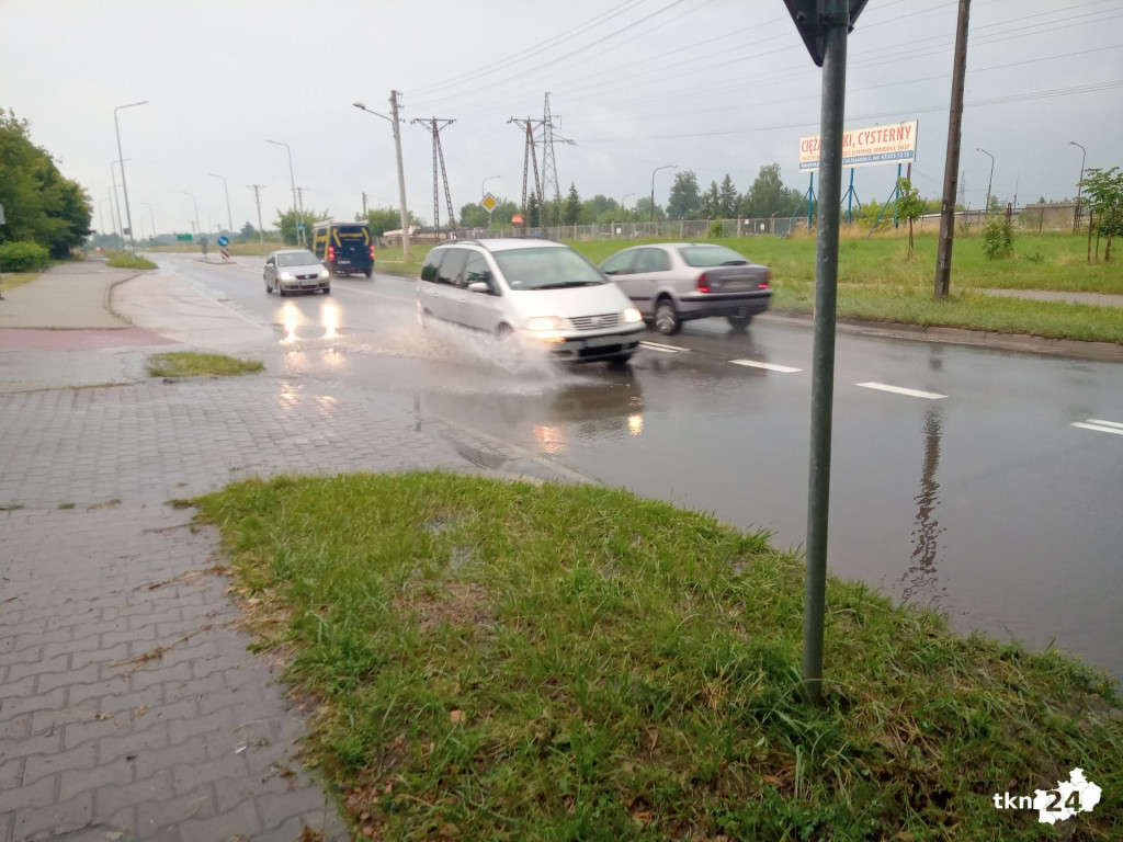 Burza w koneckim. Zalało market!