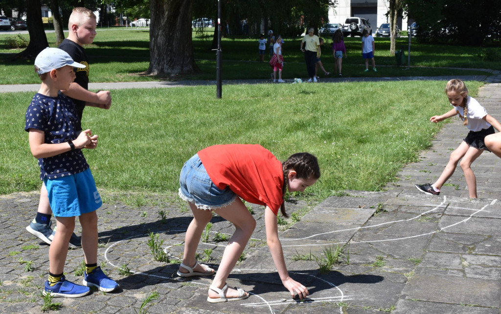 Bawili się i wykuwali gwoździe. Fotorelacja z I turnusu Wakacyjnego Klubu Dziecka