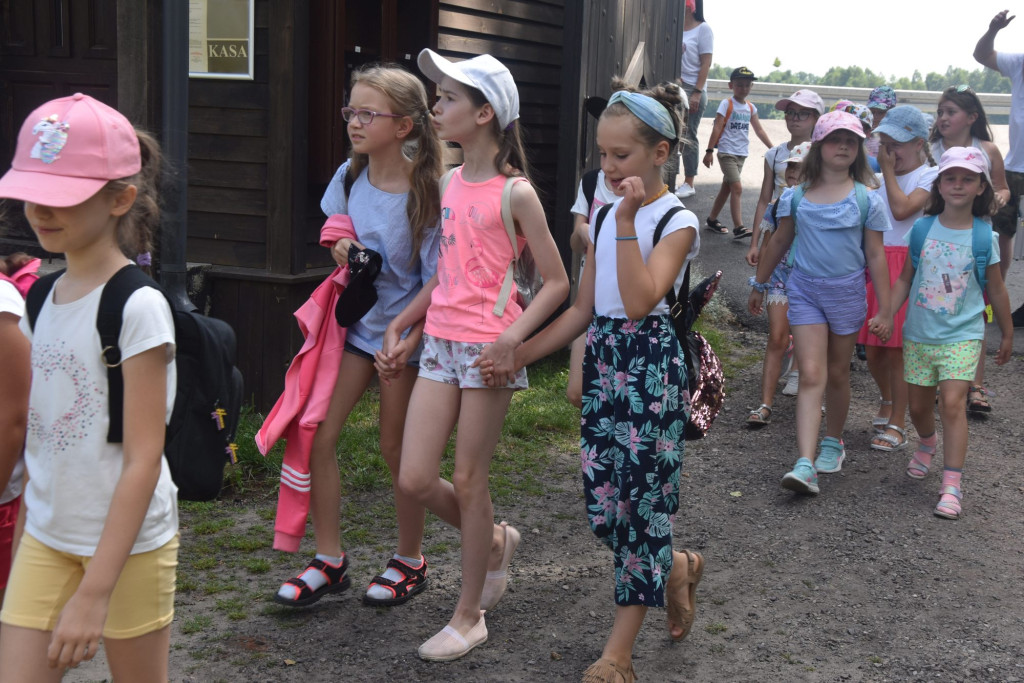 Bawili się i wykuwali gwoździe. Fotorelacja z I turnusu Wakacyjnego Klubu Dziecka