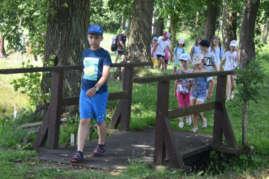 Bawili się i wykuwali gwoździe. Fotorelacja z I turnusu Wakacyjnego Klubu Dziecka