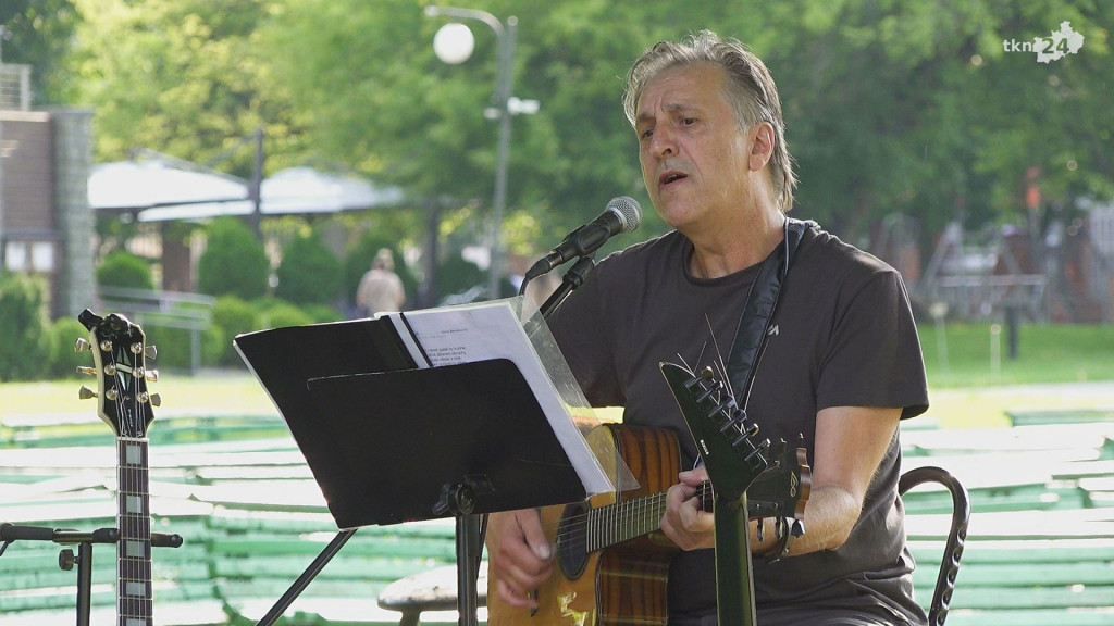 Końskie: Robert Bodzioch zagrał na trawie [wideo, zdjęcia]