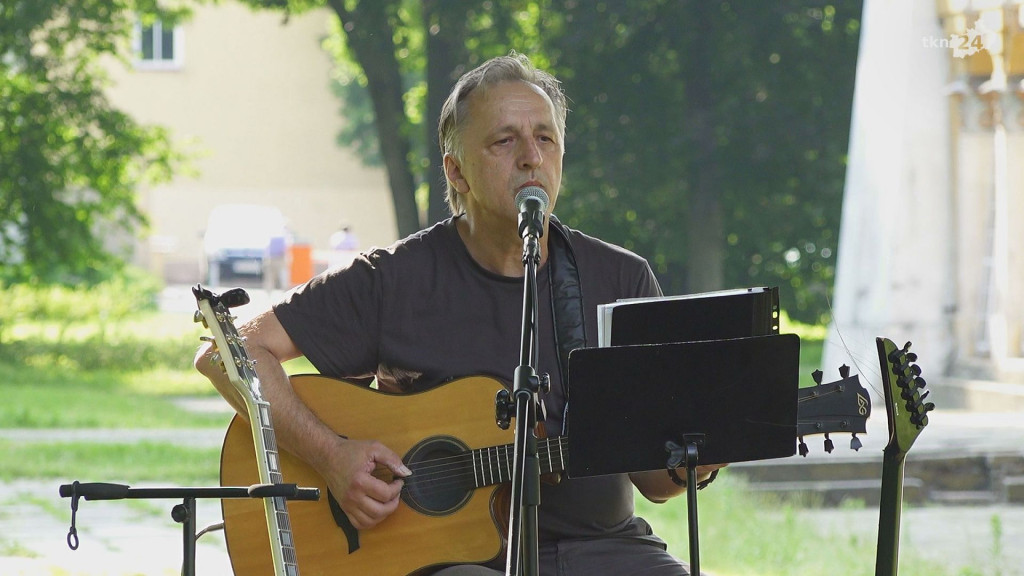 Końskie: Robert Bodzioch zagrał na trawie [wideo, zdjęcia]