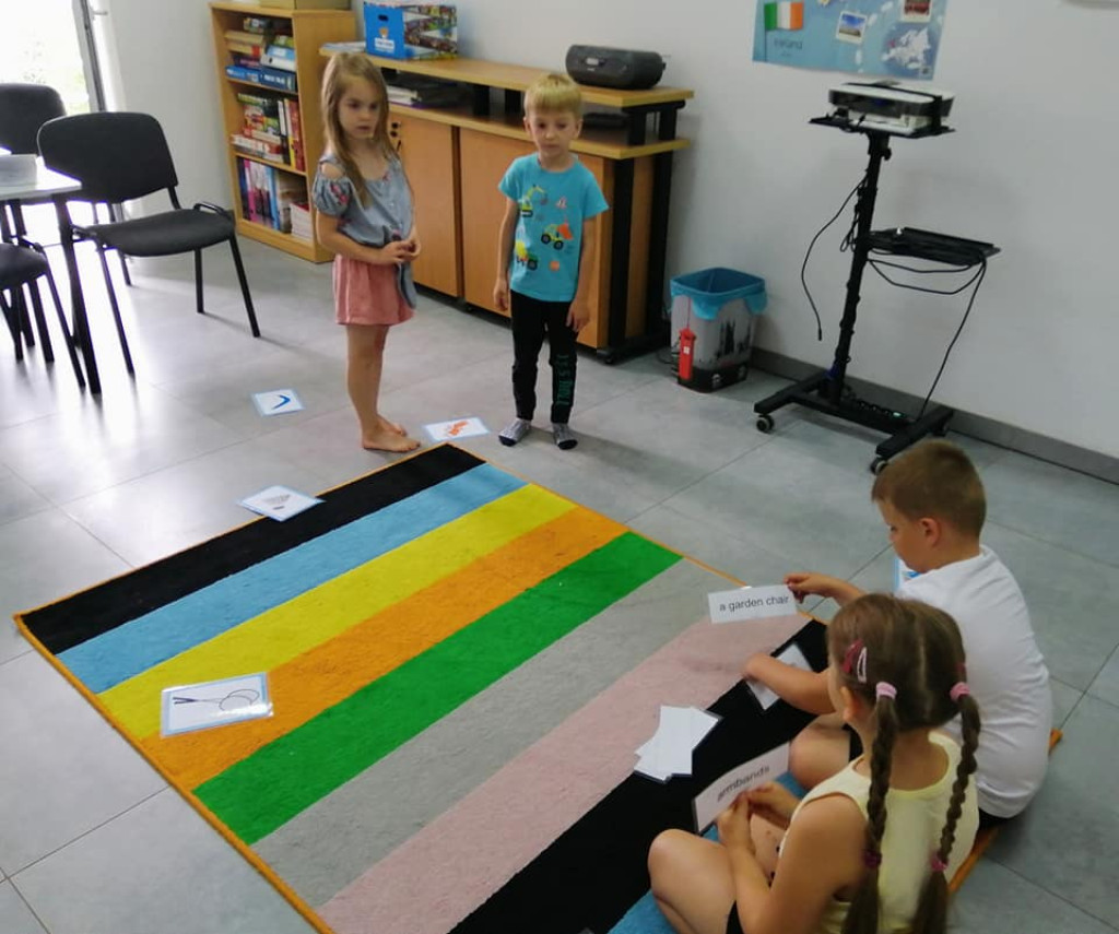 Szkoła Językowa Smart z kursami w sierpniu