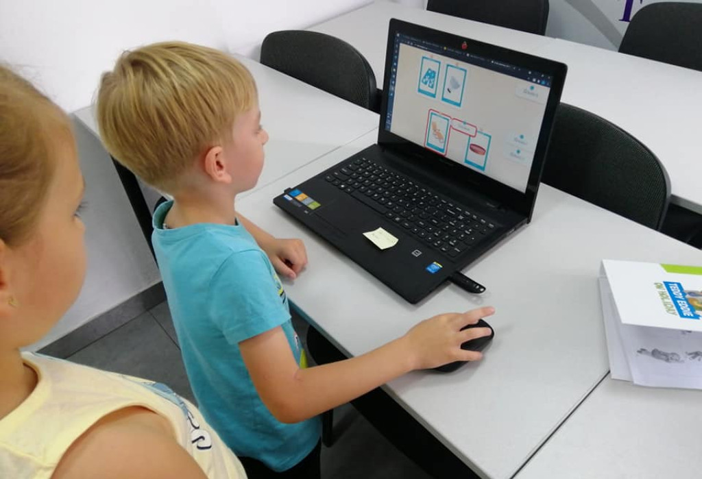 Szkoła Językowa Smart z kursami w sierpniu