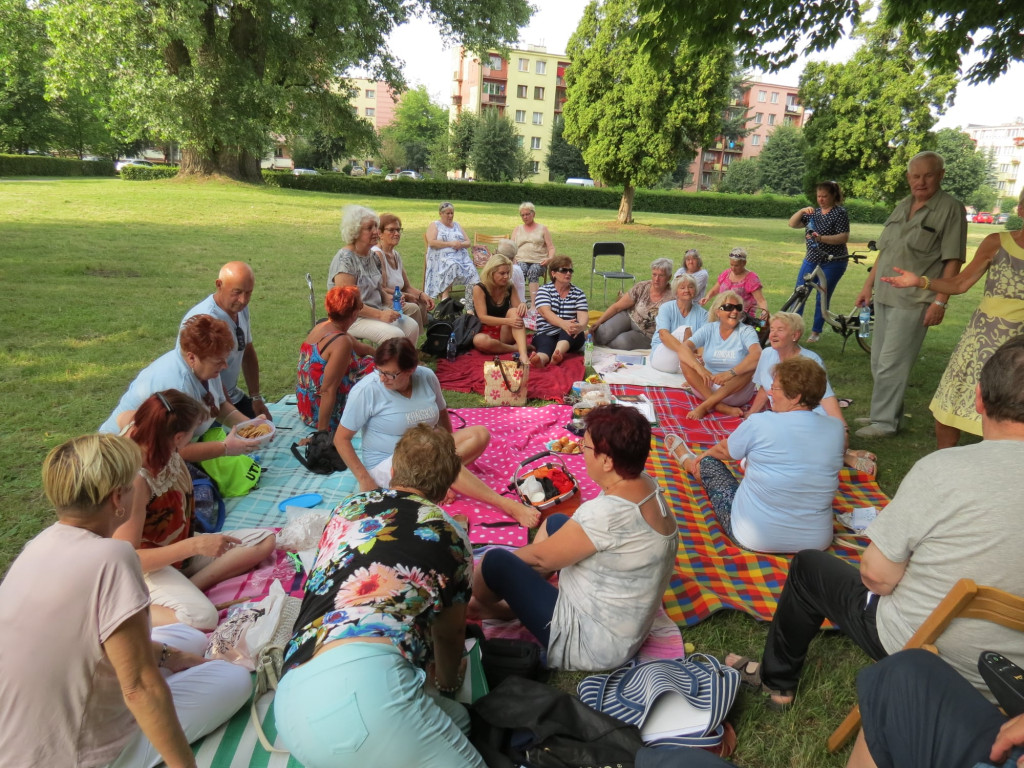Seniorzy chcą być aktywni. Zapraszają na pikniki w Parku [zdjęcia]