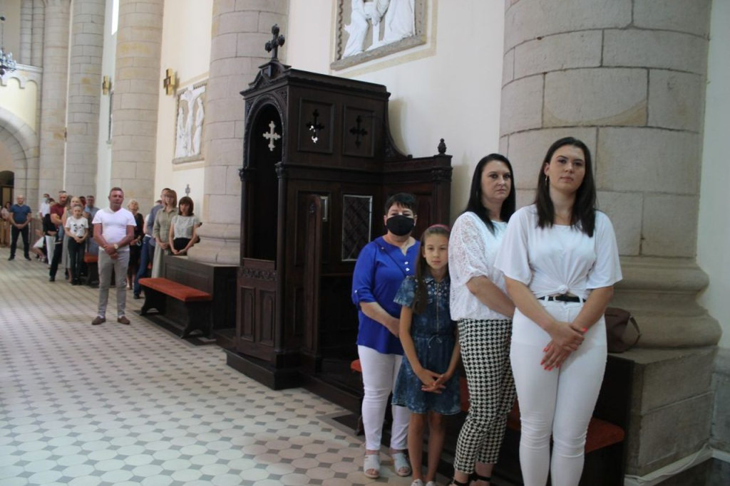 Wierni z Miedzierzy powitali nowego proboszcza i wikariusza [zdjęcia]