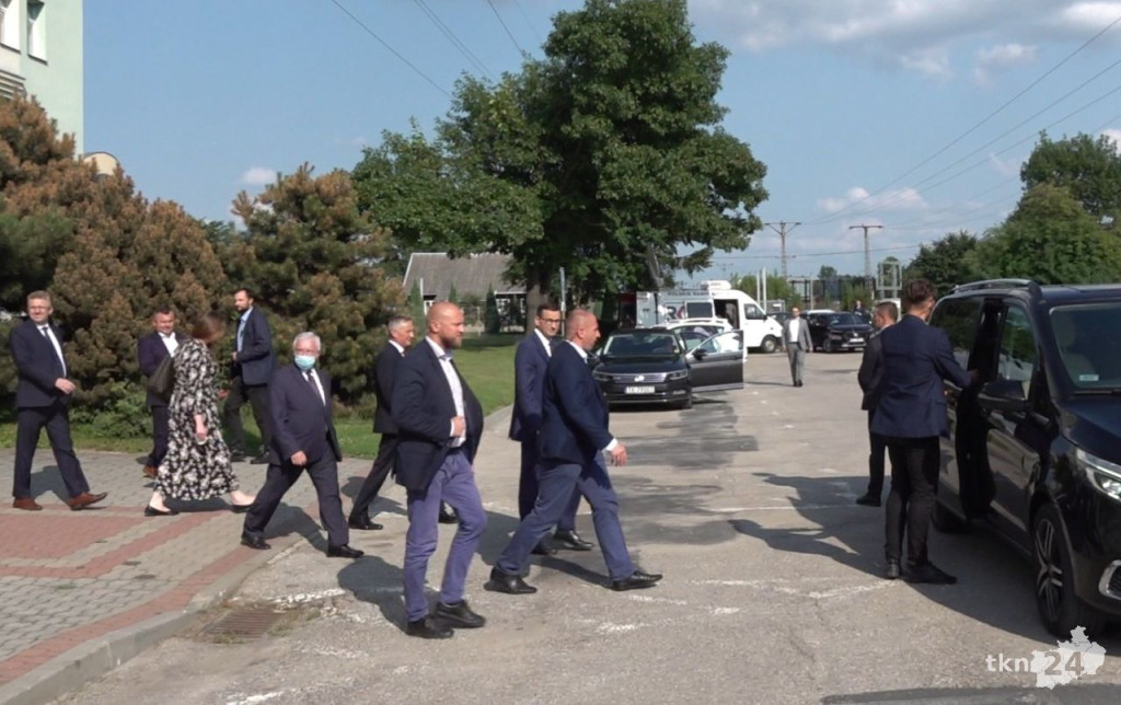 Premier Morawiecki w Końskich na zamkniętych spotkaniach [wideo, zdjęcia]
