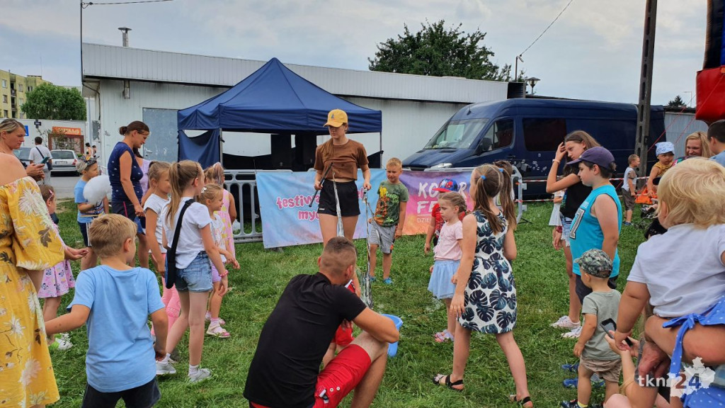 Kolorowo w Końskich! Świetna zabawa podczas festiwali baniek i kolorów [wideo, zdjęcia]