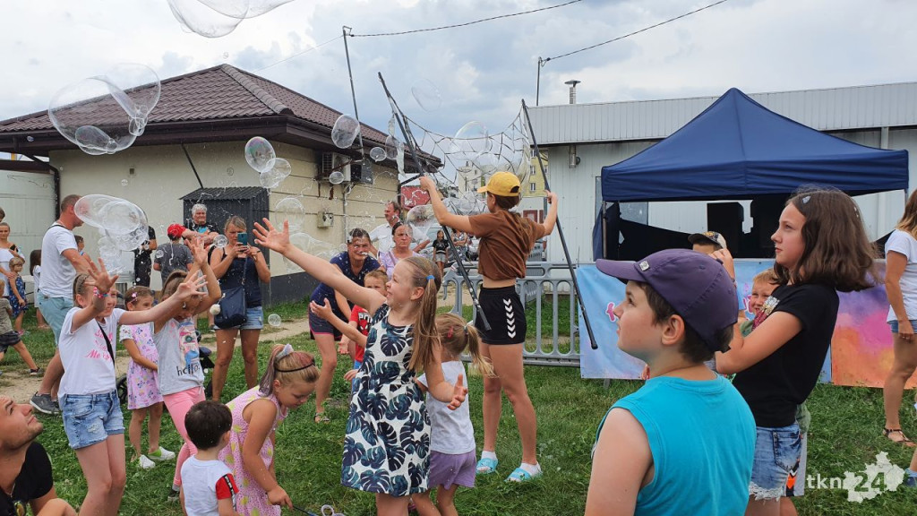 Kolorowo w Końskich! Świetna zabawa podczas festiwali baniek i kolorów [wideo, zdjęcia]