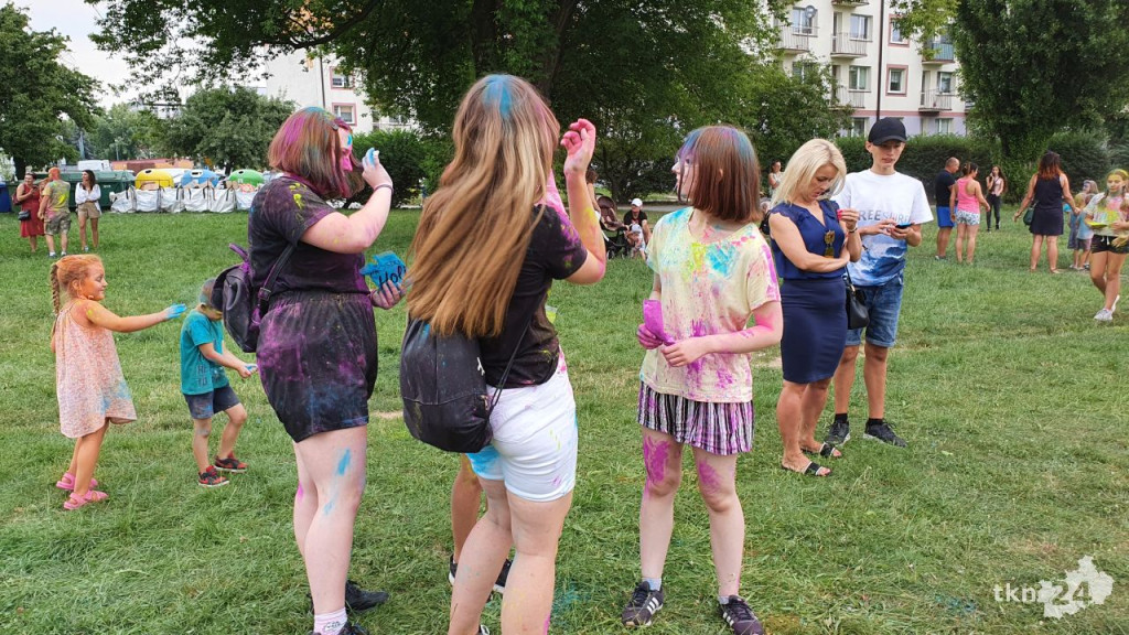 Kolorowo w Końskich! Świetna zabawa podczas festiwali baniek i kolorów [wideo, zdjęcia]