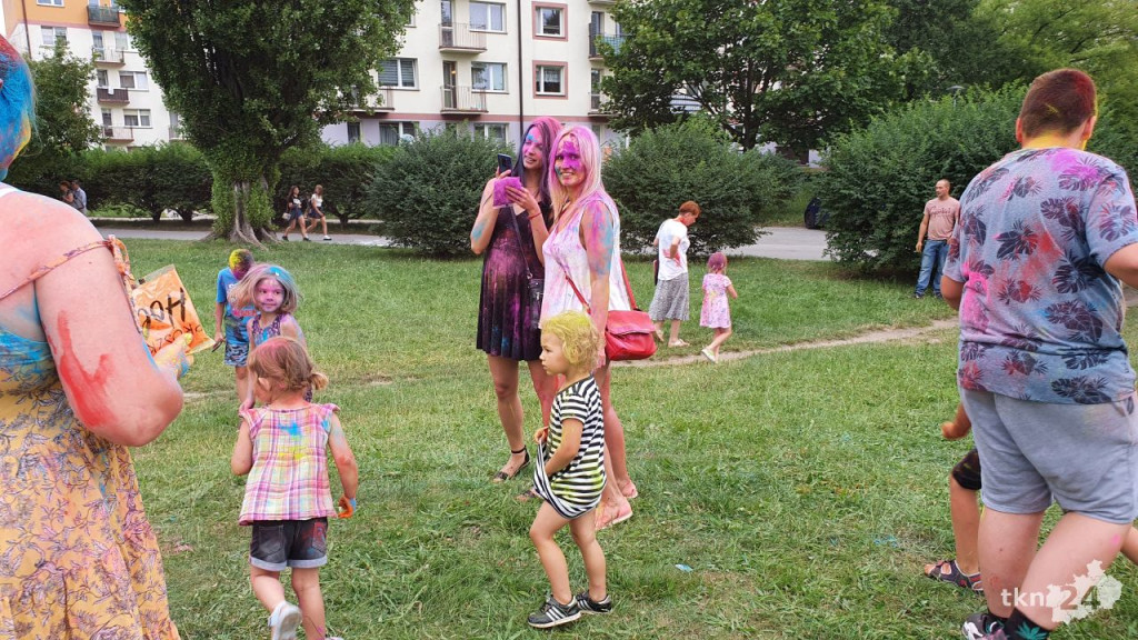 Kolorowo w Końskich! Świetna zabawa podczas festiwali baniek i kolorów [wideo, zdjęcia]