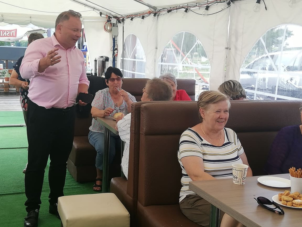 Radoszyccy seniorzy integrowali się nad Zalewem Antoniów [fotorelacja]