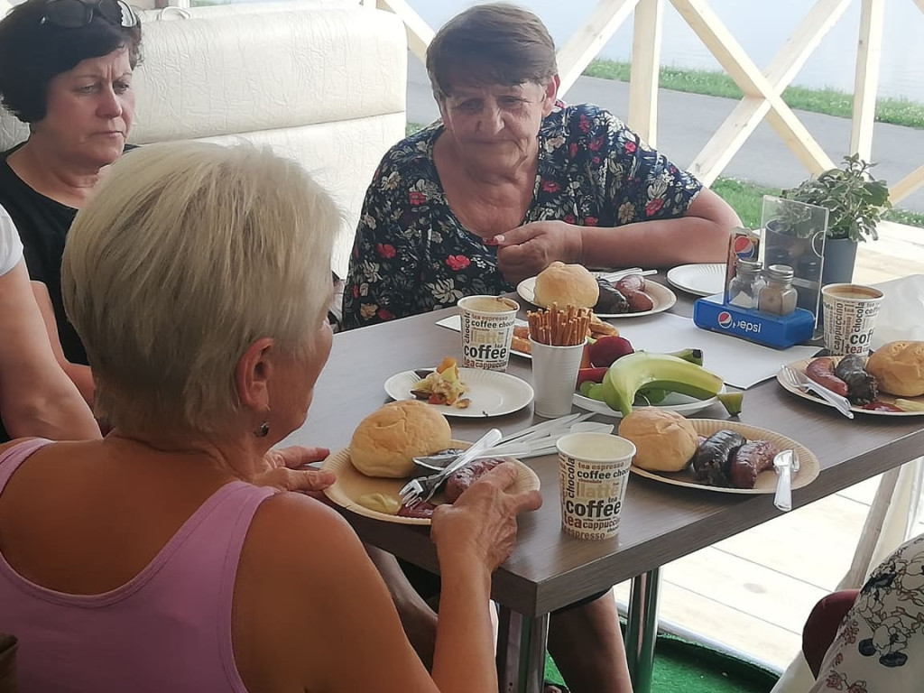 Radoszyccy seniorzy integrowali się nad Zalewem Antoniów [fotorelacja]