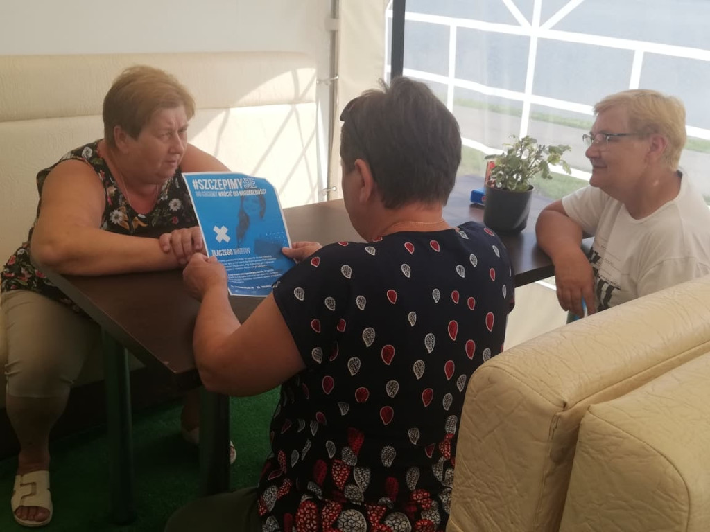 Radoszyccy seniorzy integrowali się nad Zalewem Antoniów [fotorelacja]