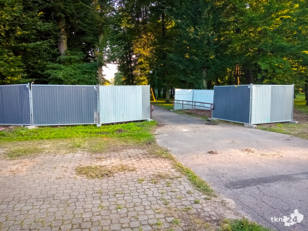 W koneckim parku trwają prace ziemne [zdjęcia]