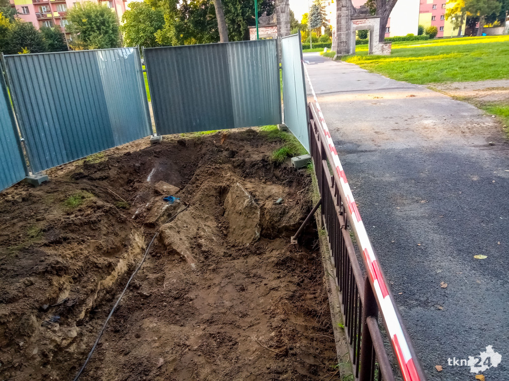 W koneckim parku trwają prace ziemne [zdjęcia]