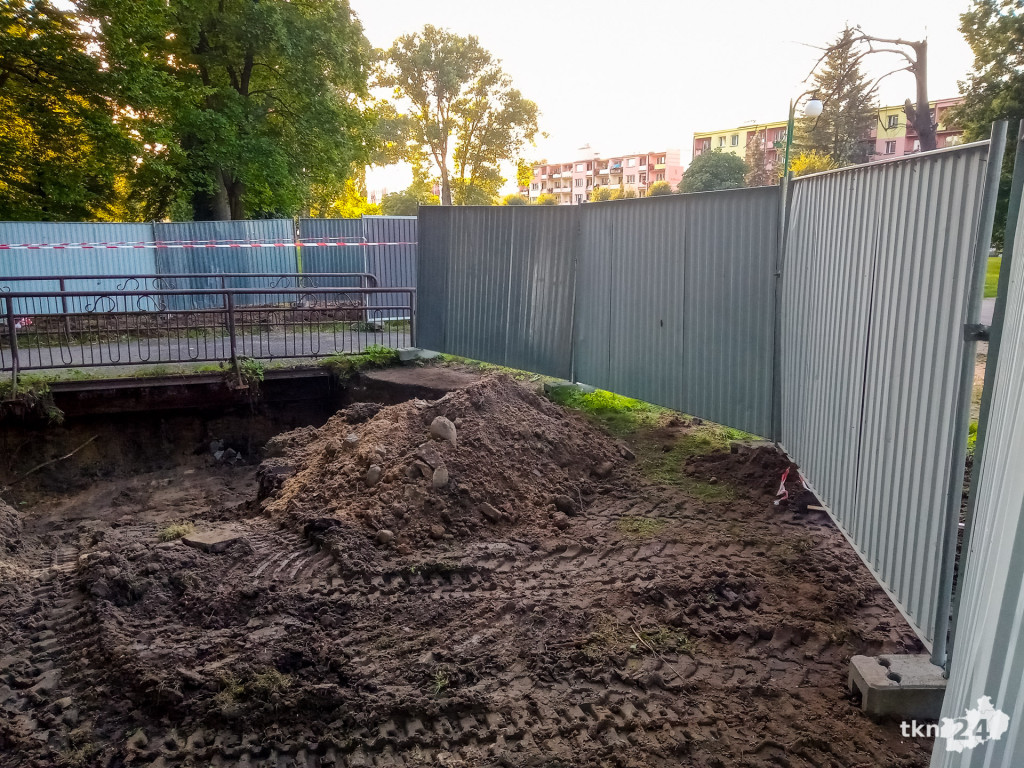 W koneckim parku trwają prace ziemne [zdjęcia]