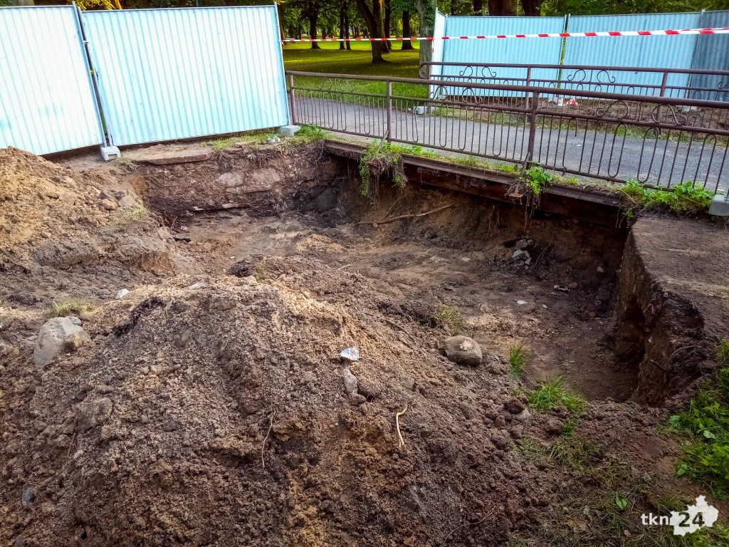 W koneckim parku trwają prace ziemne [zdjęcia]