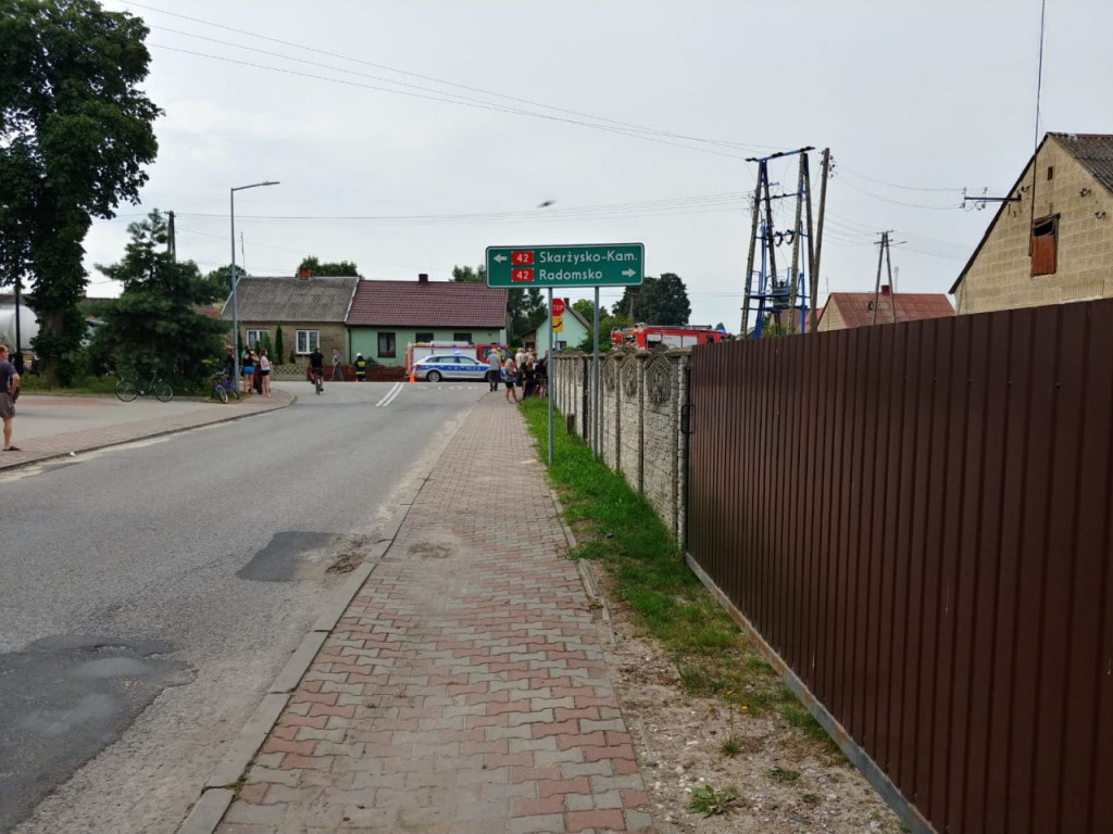 Ciężarówka wjechała w ogrodzenie w Czermnie [zdjęcia]