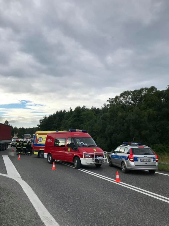 Zderzenie na DK74 w Jacentowie. Jedna osoba w szpitalu.