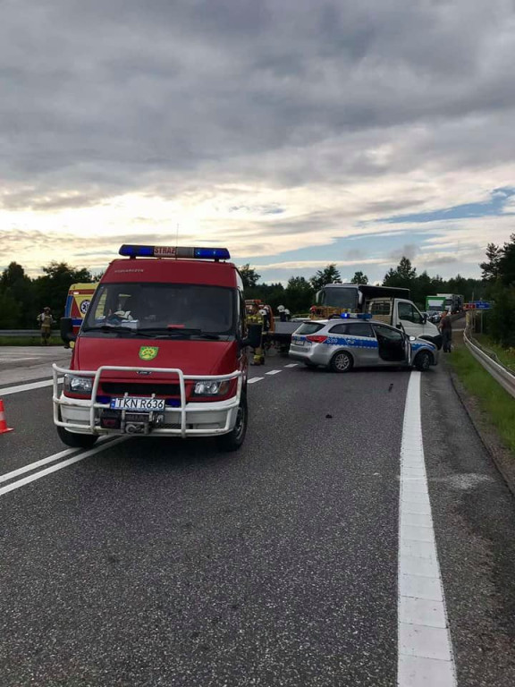 Zderzenie na DK74 w Jacentowie. Jedna osoba w szpitalu.