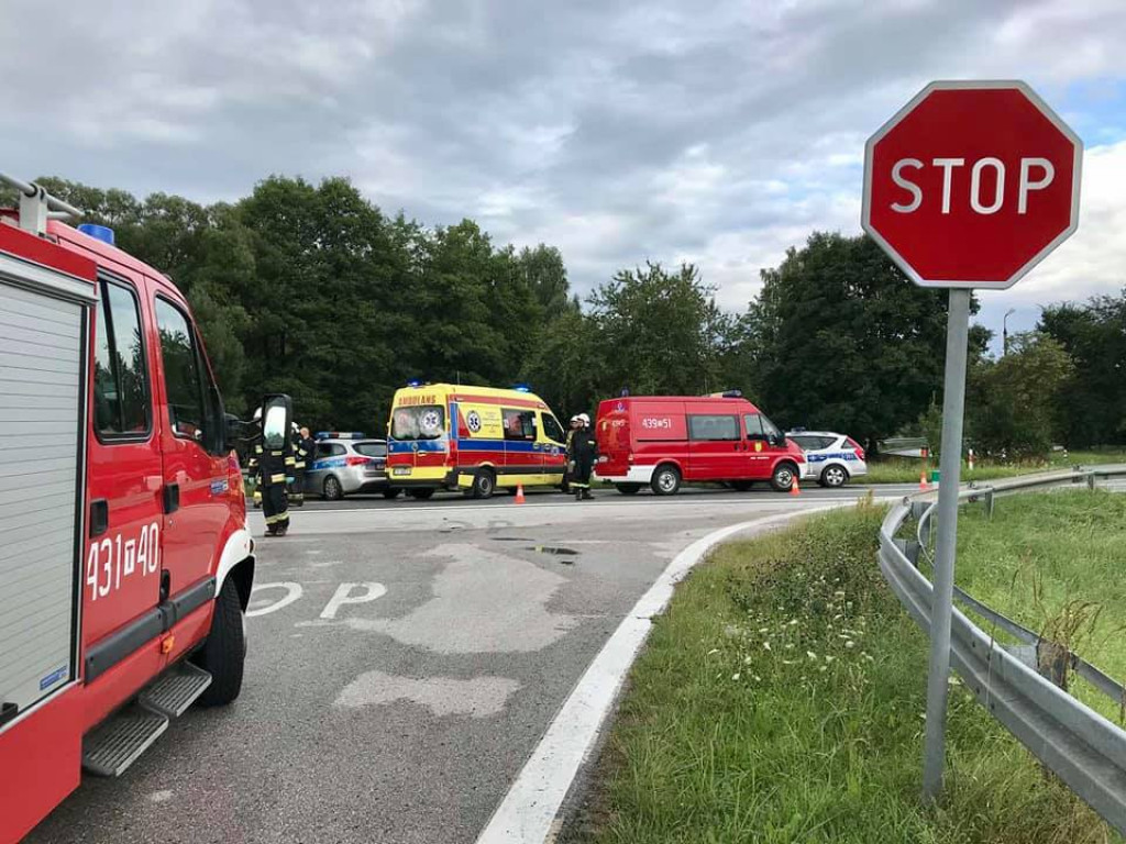 Zderzenie na DK74 w Jacentowie. Jedna osoba w szpitalu.
