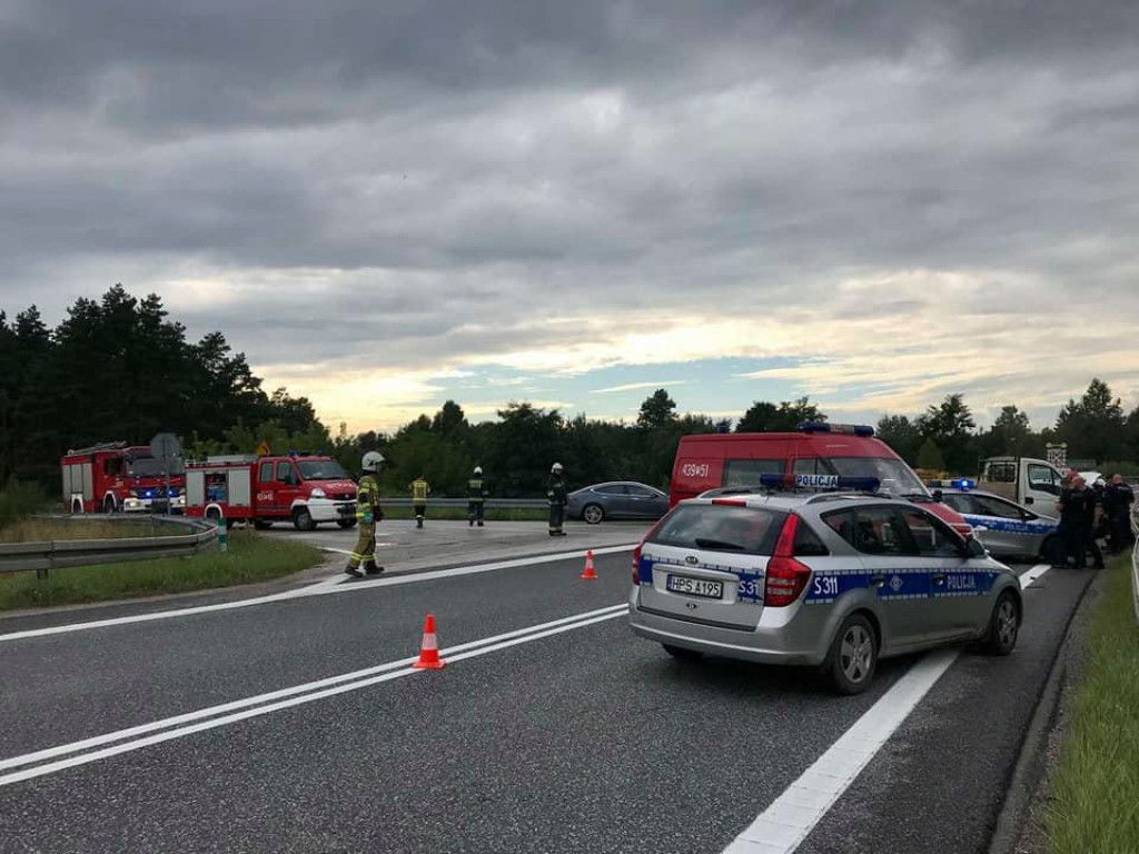 Zderzenie na DK74 w Jacentowie. Jedna osoba w szpitalu.