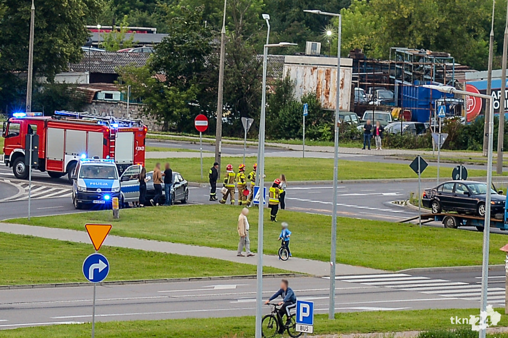 Kolizja BMW i Audi na skrzyżowaniu obok Kauflandu