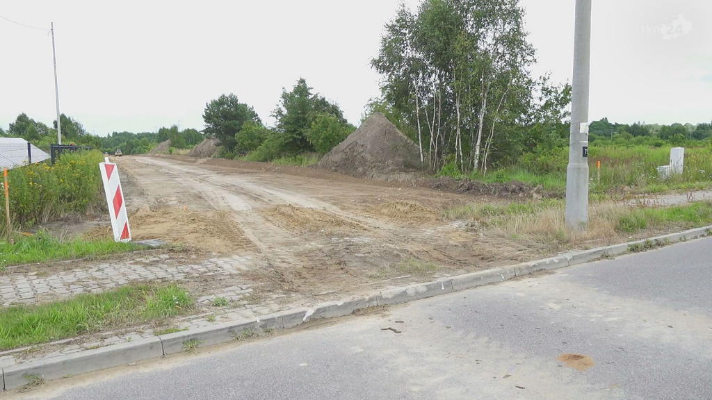 Końskie: Trwa budowa ulicy Hutniczej na terenach inwestycyjnych [wideo, zdjęcia]