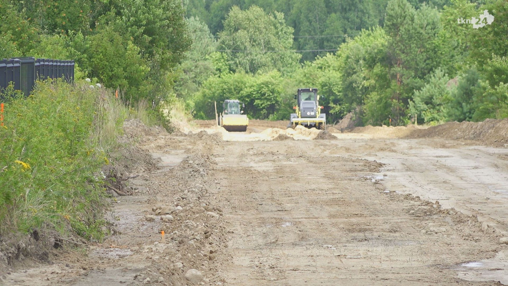 Końskie: Trwa budowa ulicy Hutniczej na terenach inwestycyjnych [wideo, zdjęcia]