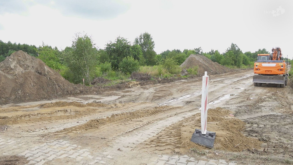 Końskie: Trwa budowa ulicy Hutniczej na terenach inwestycyjnych [wideo, zdjęcia]