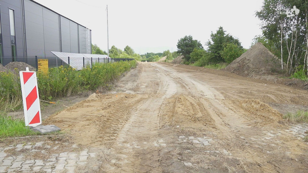 Końskie: Trwa budowa ulicy Hutniczej na terenach inwestycyjnych [wideo, zdjęcia]