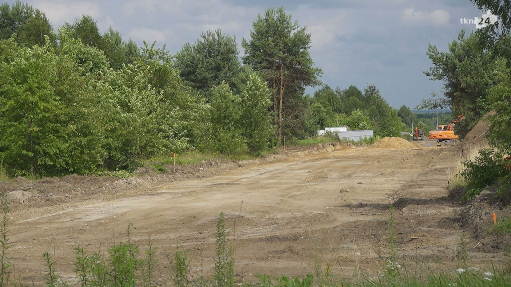 Końskie: Trwa budowa ulicy Hutniczej na terenach inwestycyjnych [wideo, zdjęcia]
