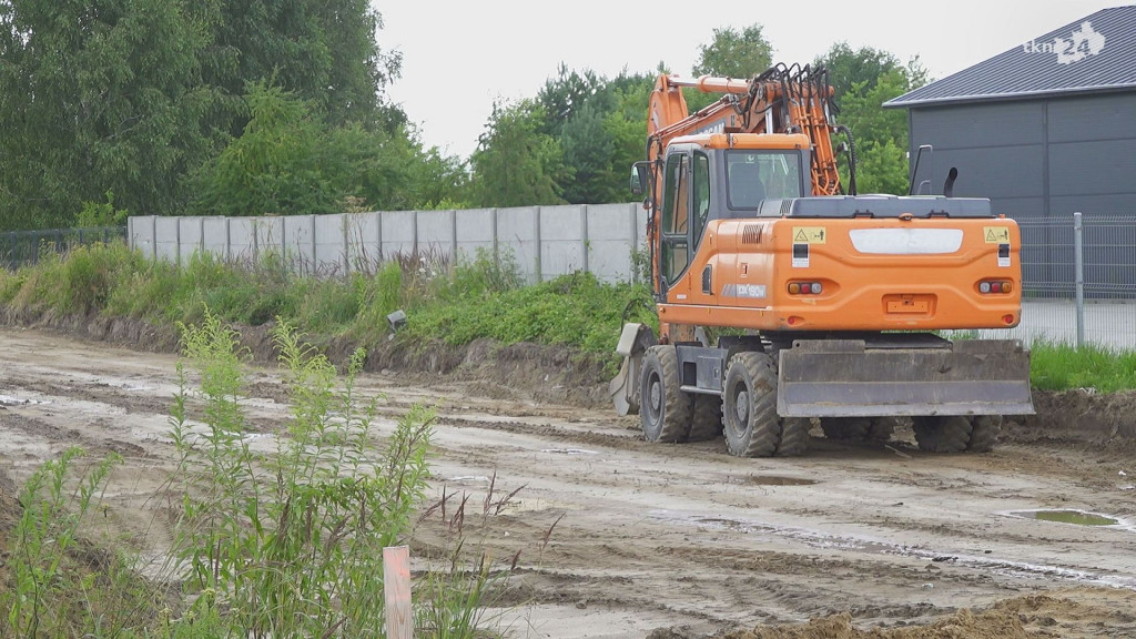 Końskie: Trwa budowa ulicy Hutniczej na terenach inwestycyjnych [wideo, zdjęcia]