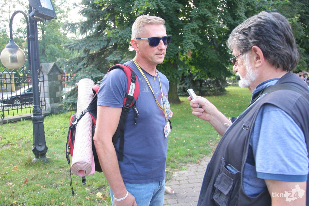 43. Pielgrzymka z Końskich już na trasie! Wyruszyło około 120 osób [wideo, zdjęcia]