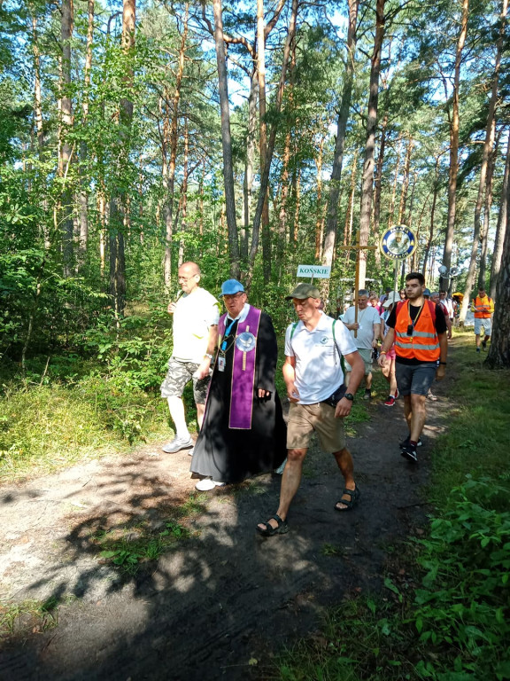 Nasi na pątniczym szlaku. Fotorelacja z pierwszego dnia wędrówki
