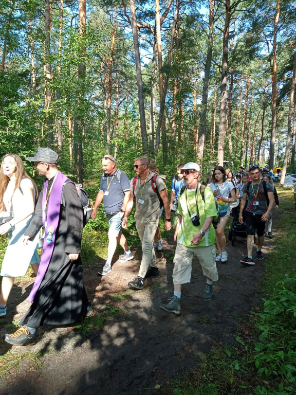 Nasi na pątniczym szlaku. Fotorelacja z pierwszego dnia wędrówki
