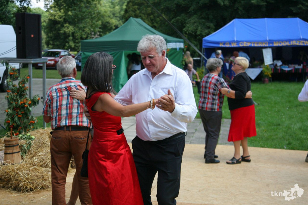 WIDEO: Niedziela na ludowo w koneckim parku [fotogaleria]
