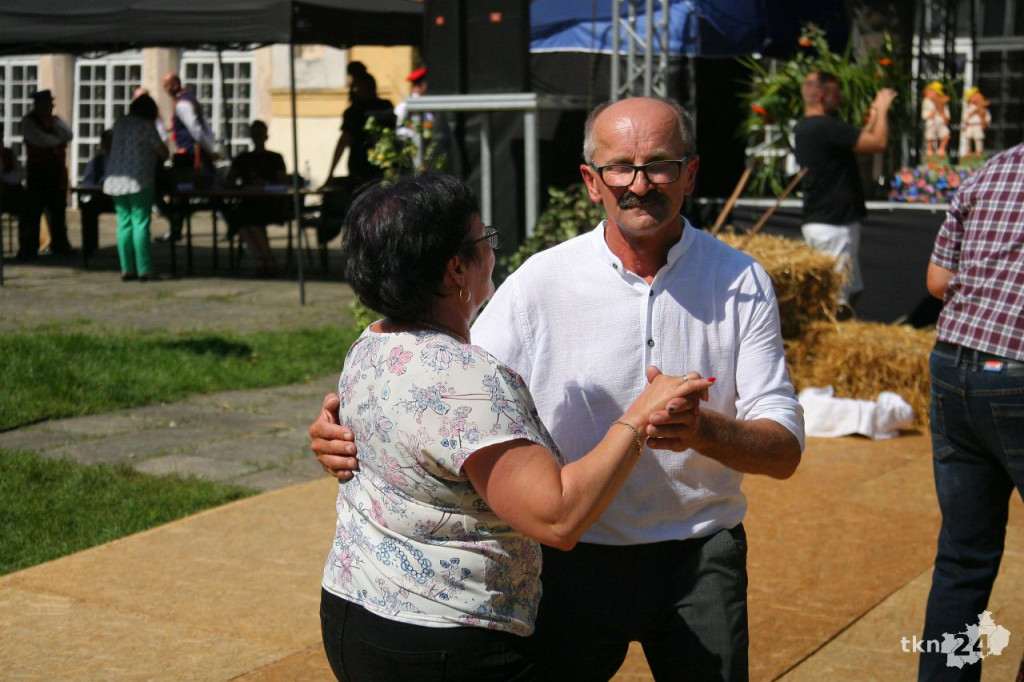 WIDEO: Niedziela na ludowo w koneckim parku [fotogaleria]