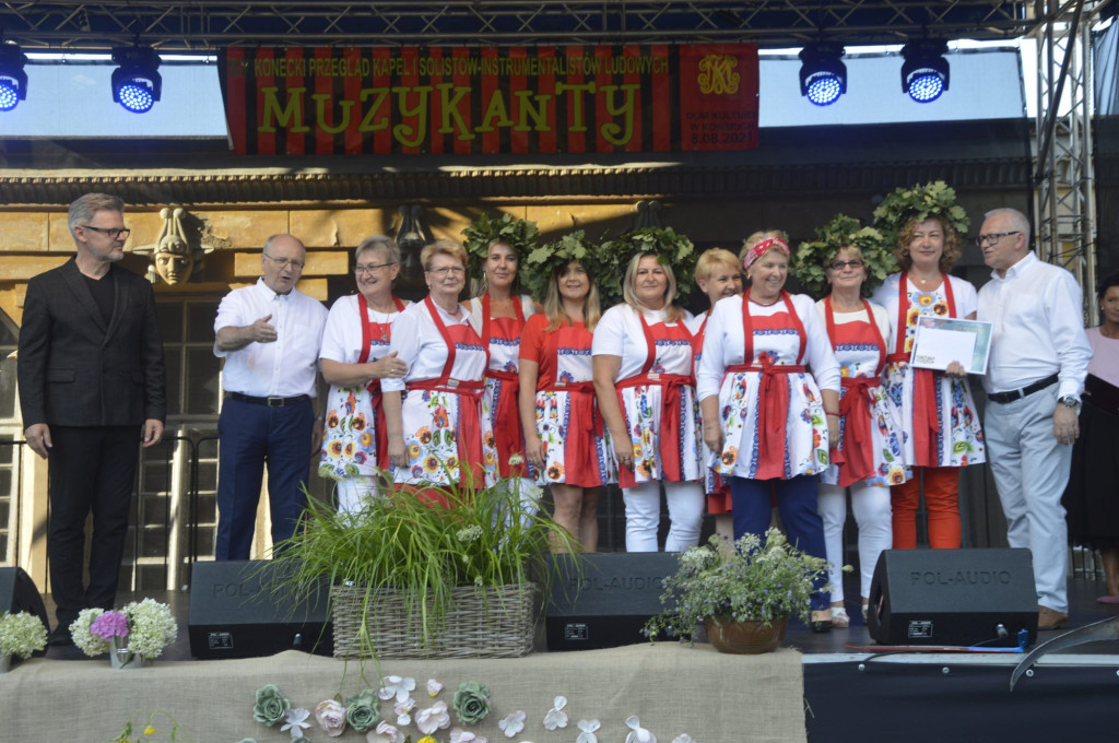 WIDEO: Niedziela na ludowo w koneckim parku [fotogaleria]