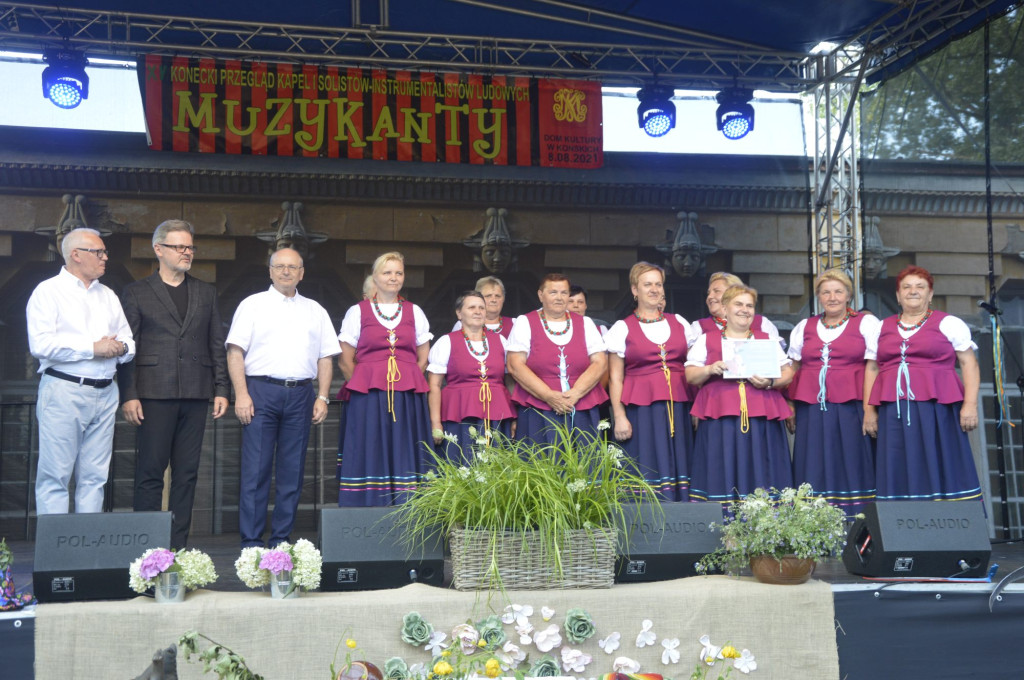 WIDEO: Niedziela na ludowo w koneckim parku [fotogaleria]