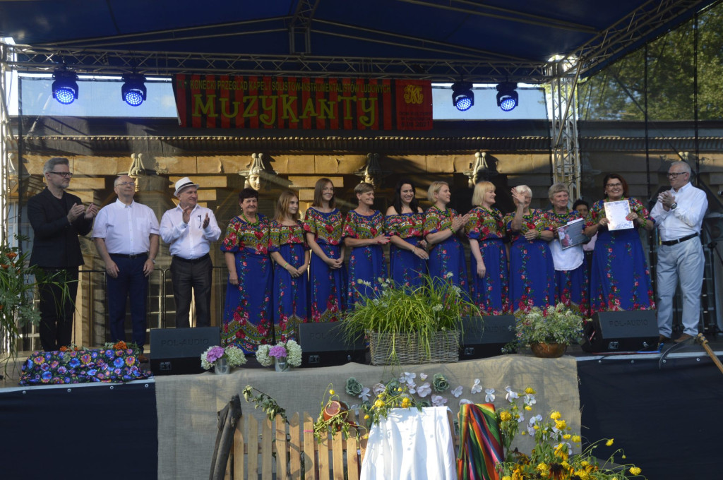 WIDEO: Niedziela na ludowo w koneckim parku [fotogaleria]