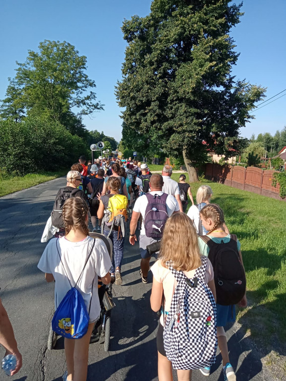 Pielgrzymi dziś wędrowali przez trzy diecezje [fotorelacja]