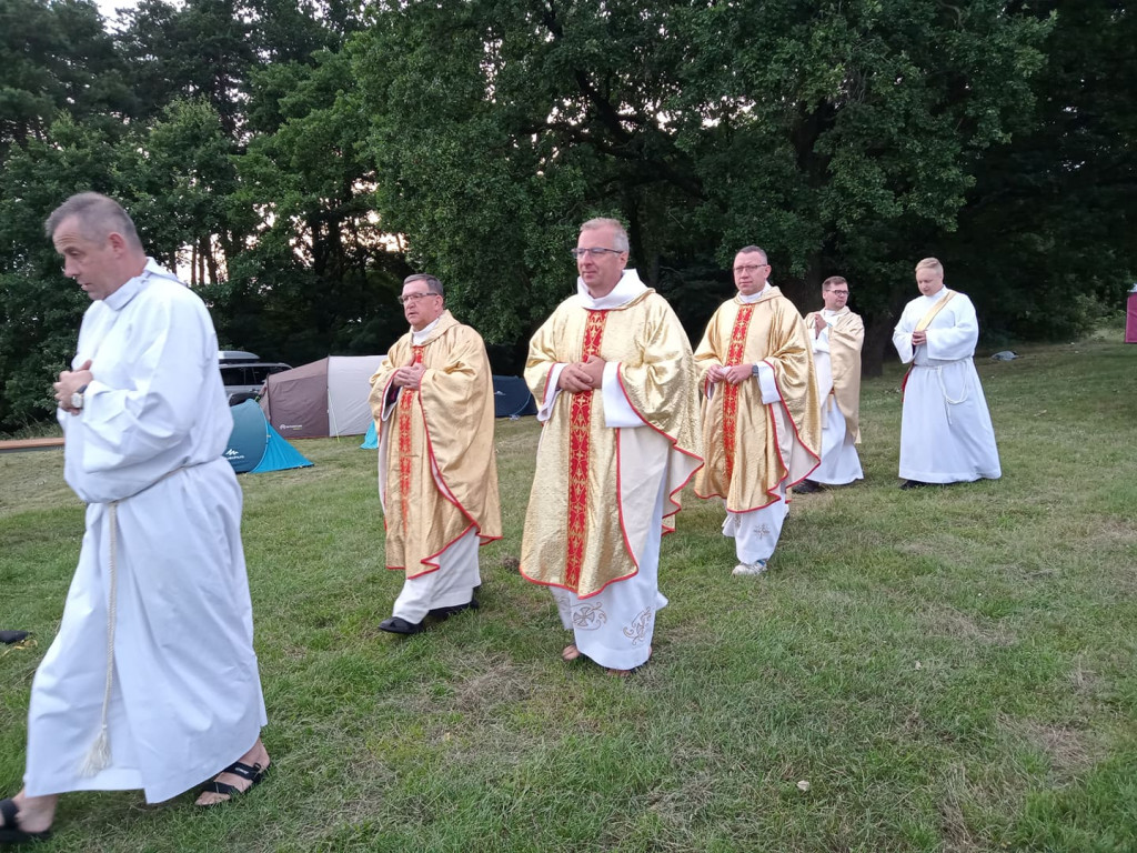 Pielgrzymi dziś wędrowali przez trzy diecezje [fotorelacja]