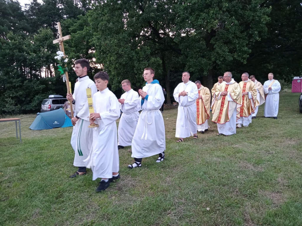 Pielgrzymi dziś wędrowali przez trzy diecezje [fotorelacja]