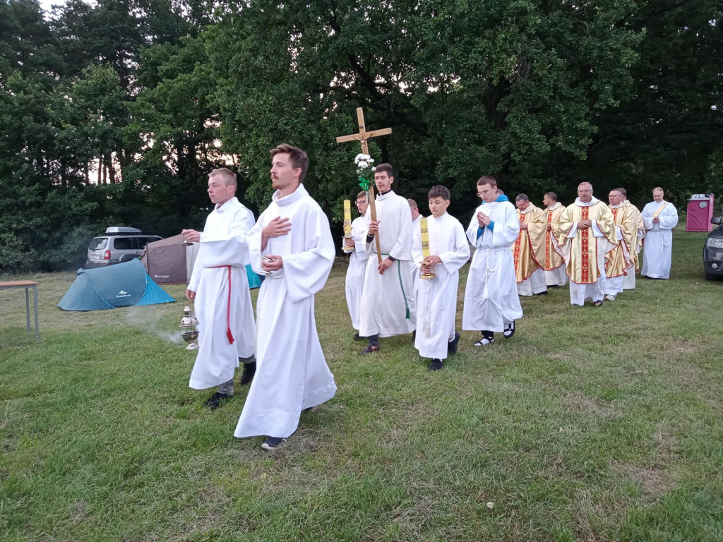 Pielgrzymi dziś wędrowali przez trzy diecezje [fotorelacja]
